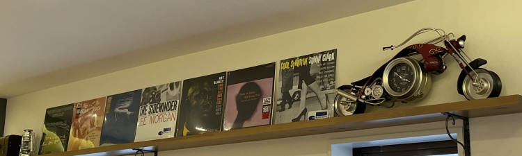 理容室/レコード棚